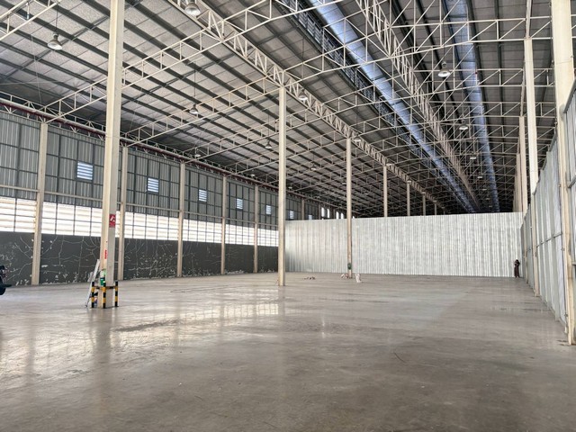 ให้เช่าโกดัง 1200 ตร.ม. ย่านบางซื่อ-ประชาชื่น ใกล้เกษมราษฎร์ ประชาชื่น ใกล้ทางด่วน รถเทรลเลอร์เข้า-ออกได้ *** ราคาเช่า 336,000 บาท/เดือน ( 280.-/ตรม) ติดต่อ:: คุณชยา โทร/ID Line:: 0942823961   Link Line:: https://line.me/ti/p/3xFA1An8Kcรหัส# T25-937  โกดัง ย่านบางซื่อ-ประชาชื่น ใกล้โรงพยาบาลเกษมราษฎร์ ประชาชื่น ติดทางด่วน เข้าเมือง-ออกเมืองสะดวก- พื้นที่ 1,200 ตร.ม. - ขนาด 48 x 25 ม.- หลังคาสูง 9.30 เมตร- ประตูม้วนไฟฟ้า พัดลมระบายอากาศ- รปภ. 