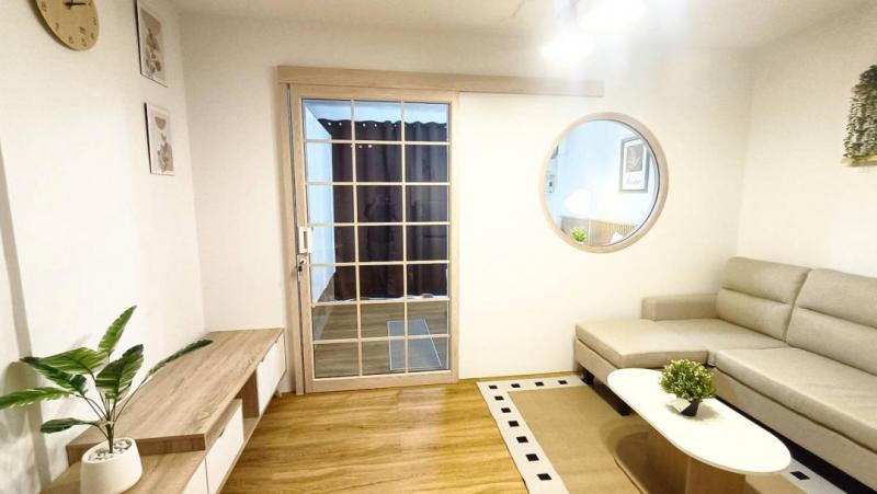 ขายคอนโดซิตี้วิลล่า ซอยลาดพร้าว 130 รีโนเวทใหม่ สไตล์Cozy ตึกE1 ชั้น5 วิวสระว่ายน้ำ ใกล้รถไฟฟ้าสถานีลาดพร้าว101สนใจติดต่อ คุณเม 084-5928945 แอดไลน์ https://line.me/ti/p/oBYb50Pd1Rขายคอนโด 33 ตารางเมตร 1 ห้องนอน 1 ห้องน้ำ ตึกE1 ชั้น5 วิวสระว่ายน้ำ รีโนเวทและตกแต่งใหม่สไตล์Cozy พร้อมอยู่ ใกล้รถไฟฟ้าสถานีลาดพร้าว101 เข้าออกได้หลายทาง สามารถทะลุซอยไปลาดพร้าว122 ได้ (มหาไทย)เครื่องใช้ไฟฟ้า : เครื่องปรับอา�