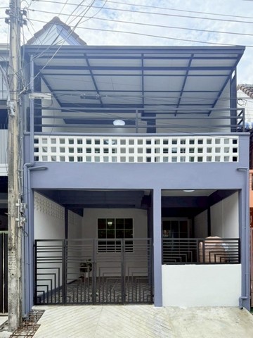 ขายทาวน์เฮ้าส์รีโนเวท หมู่บ้านบดินทร์รักษา2 คู้บอน27 แยก22 เนื้อที่ 20 ตรว 3 นอน 2 น้ำ ทิศเหนือ ต่อเติมครบ มีเทอเรส ใกล้รถไฟฟ้าสายสีชมพู สถานีคู้บอน ใกล้รามอินทรา กม.8 แฟชั่นไอส์แลนด์ ราคา 2.39 ล้าน ฟรีโอนที่ตั้ง: หมู่บ้านบดินทร์รักษา 2 ซอยคู้บอน 27 แยก 22 (สยามธรณี) แขวงท่าแร้ง เขตบางเขน กรุงเทพฯ 10220รายละเอียดบ้าน- ขนาดที่ดิน 20 ตรว. พื้นที่ใช้สอย 100 ตรม. 2 ชั้น- บ้านหันทางทิศเหน�