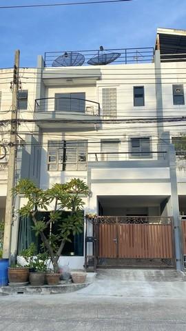 ให้เช่าโฮมออฟฟิศ 3 ชั้น โครงการไพร์มเพลส 105 ซอยลาซาล 77 ใกล้รถไฟฟ้า สถานีแบริ่งราคาเช่า 32,000 บาท / เดือน ( รวมส่วนกลาง ) ( สัญญาขั้นต่ำ 1 ปี ประกัน 2 เดือน ล่วงหน้า 1 เดือน )ที่ตั้ง ถนนสุขุมวิท ซอยไพร์มเพลส 105 แขวงบางนาใต้ เขตบางนา กรุงเทพมหานคร 1026ติดต่อ : คุณภัสพงณ์ 0634098164Line : binkem22https://www.facebook.com/profile.php?id=61581484955548พื้นที่ใช้สอย 300 ตารางเมตร จำนวน 3 ชั้น 4 ห้องนอน 5 ห้องน้ำ จอดรถ 2 คันมีห้องรับแขก ห้อง