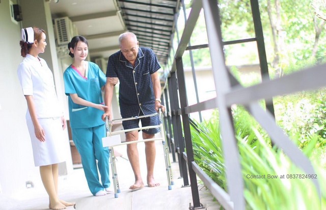 CC1450ให้เช่ากิจการศูนย์ดูแลผู้สูงอายุ ขนาด2ไร่ ใกล้เดอะมอลล์ บางแคแหล่งช้อปปิ้งขนาดใหญ่ เดินทางสะดวกด้วยรถไฟฟ้าสายสีน้ำเงิน##  ให้เช่า ##Please directly contact : K.โบว์  083-782-4962ศูนย์ดูแลผุ้สูงอายุ แบ่งพื้นที่ให้เช่า เพื่อประกอบธุรกิจดูแลผู้สูงอายุ และดูแลคนไข้ฟื้นฟูขนาดที่ดิน 2 ไร่พื้นที่ใช้สอย 1,200 ตรารงเมตร จำนวนเตียง 80 เตียง ห้องรวม 4 เตียง ห้องรวม 2 เตียง มีทีมพยาบาล ผู้ช่วยพย