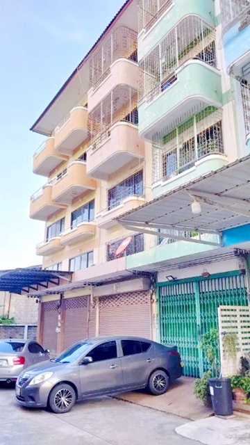 บิ๊กซี บางปะกอก 900 ม.รร.สารสาสน์สุขสวัสดิ์ 800 ม. ทำเลสะดวก เหมาะกับทำโกดัง อยู่อาศัย หรือออฟฟิศ 2 นอน 2 น้ำ สุขสวัสดิ์ 24-28  ตลาดอินดี้ 2.3 กม. ให้เช่าอาคารพาณิชย์ 4.5 ชั้น 26 ตร.วา.430 ตร.ม. 12,998 B-M.แหล่งช้อปปิ้ง ชุมชน เดินทางง่าย BTS ตลาดพลู 4.3 กม. แยกจอมทอง-ราษฎร์บูรณะBig C Bang Pakok 900 m. 4.5-story commercial building for rent 26 sq.wa. 430 sq.m. 12,998 B-M. Sarasas Suksawat School 800 m. Convenient location suitable for warehouse residence or office. 2 bed 2 bath Suksawat 24-28. Indy Market 2.3 km. Shopping area community easy transportation. BTS Talat Phlu 4.3 km. Chom Thong-Rat Burana in