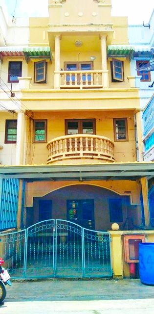 รีโนเวทใหม่ 21 ตร.วา. 250 ตร.ม.พระราม3 35 6นอน BRT วัดปริวาส 1 กม.ให้ทาวน์เฮ้าส์  3 ชั้น สาธุประดิษฐ์45-53  ทาสี ทำห้องน้ำใหม่ มีลานจอดรถ รร.สารสาสน์พัฒนา 1.4 กม. 3 น้ำแหล่งพานิชยกรรม ใจกลางเมือง เหมาะสำหรับทำออฟฟิศ สำนักงาน หรืออยู่อาศัย 20,999 B-M. ตลาดบางโพงพาง 600 ม.หาของกินง่าย เดินทางสะดวก  แยกยานนาวา-สาธุประดิษฐ์Rama3 35 6bed BRT Wat Pariwat 1 km. Renovated 3-story SathuPradit45-53 ownhouse 21sq.wa. 250sq.m. newly painted new bathrooms parking space Sarasas Pattana School 1.4 km.  3 bath Commercial area ci