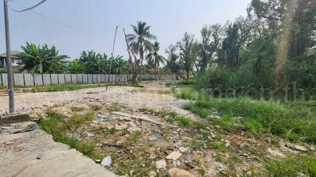 รหัสทรัพย์ N0875ที่ดินเปล่า 2 ไร่ 308 ตารางวา ซอย มหาสวัสดิ์ - บางกรวย แปลงสวย ถมแล้วที่ตั้ง&nbsp;: ซอยมหาสวัสดิ์ 1 ตำบลมหาสวัสดิ์ อำเภอบางกรวย จังหวัดนนทบุรี 11130รายละเอียดทรัพย์- ที่ดินเปล่า 2 ไร่ 3 งาน 8 ตารางวา- พื้นที่สีเหลือง ย.3-15 พื้นที่สำหรับการอยู่อาศัยหนาแน่นปานกลาง- ตารางวาละ 30,000 บาทสถานที่และทำเลใกล้เคียง-&nbsp;บีเอ็นบี โฮม ราชพฤกษ์,&nbsp;Crystal SB ราชพฤกษ์,&nbsp;The Walk ราชพฤกษ์,&nbsp;HomePro ร�