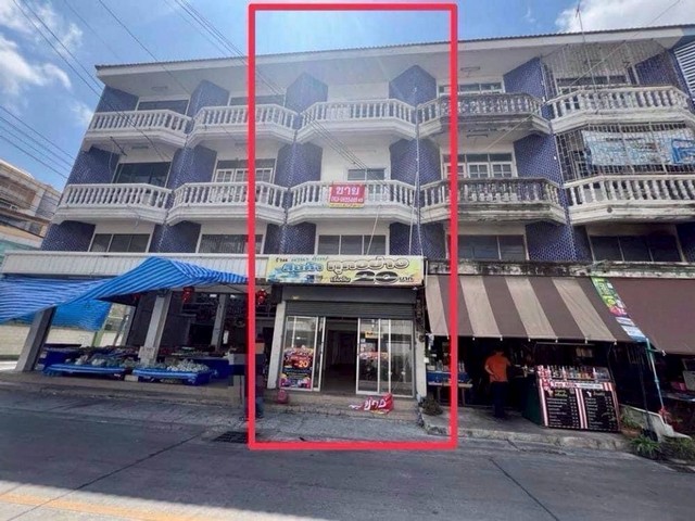 ขายอาคารพาณิชย์ 3ชั้น  ทำเลดี (พึ่งรีโนเวทได้ไม่นาน สภาพดีพร้อมอยู่ ทำธุรกิจได้) พิกัด ซ.สุขสวัสดิ์ 78 (ชังเรือง) ถ. สุขสวัสดิ์ เทศบาลเมืองลัดหลวง อำเภอพระประแดง สมุทรปราการ.การเดินทางได้หลากหลาย  ซ.สุขสวัสดิ์ -  ถ.ประชาอุทิศ  ใกล้ ทางด่วน ขายอาคารพาณิชย์ 3 ชั้น  หน้ากว้างอาคาร 4.5 เมตร   เนื้อที่ 14.40 ตรว...สถานที่ใกล้เคียง- ตลาดมารวย สุขสวัสดิ์ 78- โรงพยาบาลบางจาก- วัดชังเรื