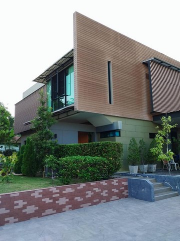 ขายบ้านเดี่ยวเนื้อที่ 270 ตรว. พร้อมบ้าน 2 หลัง หมู่บ้านชิชา ถนนพระราม 2 ใกล้เซ็นทรัลพระราม2*** ราคาขาย 45 ล้านบาท ติดต่อ:: คุณชยา โทร/ID Line:: 0942823961   Link Line:: https://line.me/ti/p/3xFA1An8Kcรหัส# TO1261บ้านเดี่ยว 2 หลัง หมู่บ้านชิชา ถนนพระราม 2เนื้อที่ดินรวม 270 ตารางวา ประตูหันหน้าไปทางทิศเหนือหลังแรก :: บ้านใหม่ 2 ชั้น สร้างเสร็จปี 2563 พื้นที่ใช้สอย 322 ตารางเมตร 3 ห้องนอน 4 ห้องน้ำ 1 ครัว 1 ห้องแม่บ้าน ห้องรับแขก doub