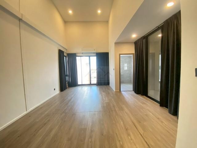 PB5959ให้เช่า ทาวน์โฮม โครงการ BRITLOFT เกษตร – นวมินทร์ ซอยลาดปลาเค้า34 ติดต่อ คุณปอ : 061 619 8565ID line: 061 619 8565แอดไลน์กดที่ลิงค์นี้ได้เลยครับ : https://line.me/ti/p/zu0mm-ozFXติดต่อ คุณบิว : 081 252 3279 ID line: 061 787 9691แอดไลน์กดที่ลิงค์นี้ได้เลยครับ : https://line.me/ti/p/SR5Ehdv_q-ราคาเช่า 70,000 บาท/เดือน มัดจำ 2 เดือน + ล่วงหน้า 1 เดือน สัญญาขั้นต่ำ 1 ปีทาวน์โฮม 3 ชั้น ครึ่ง BRITLOFT เกษตร – นวมินทร์ ลาดปลาเค้า34พื้นที่ใช้สอยประมาณ 300 ตารางเมตร3 ห้องนอน4