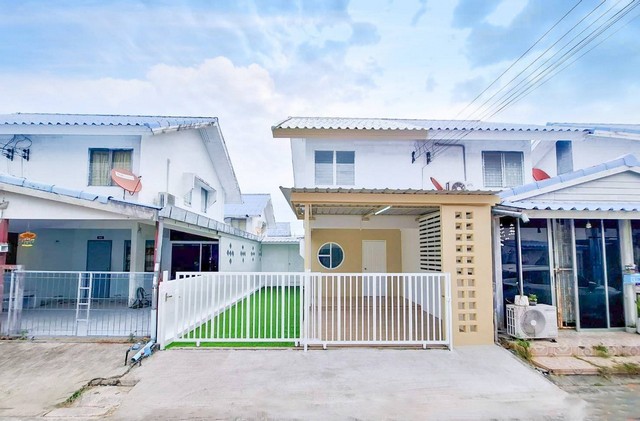 บ้านมินิมอล ราคาไม่เกินล้าน ผ่อน 3000 บาทต่อเดือน อำเภอเมืองระยอง เงินเดือน 9000 กู้ผ่านแน่นอน - หมู่บ้าน การเคหะ ตะพง 2 ชั้น 22 ตารางวา 2 ห้องนอน 1 ห้องน้ำ จอดรถยนต์ภายในบ้านได้ 3 คัน (ซอย 3 บ้านเลขที่ 9/46) ตกแต่งทำใหม่ทั้งหลัง- ใกล้สี่แยกตลาดผลไม้ตะพง หลังนี้เงินเดือน 9000 บาทกู้ผ่านแน่นอน ผ่อนถูกกว่าเช่า โอกาสดีของผู้มีรายได้น้อย ใกล้ทะเล หาดแม่รำพึงเพียง 3 กม. สนนราคาพิเ�