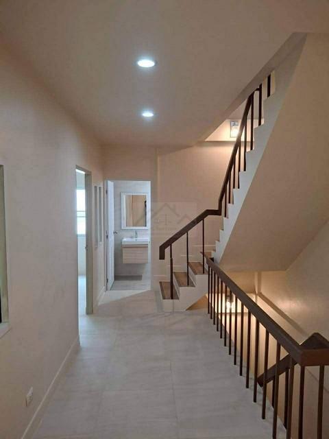 ให้เช่า โฮมออฟฟิศ ติดถนน ทวีมิตร พระราม 9 ซอย 7 ใกล้แยก อสมท. ใกล้ MRT พระราม 9 ตกแต่งพร้อมใช้ - เช่าทั้งอาคาร: 100,000 บาท/เดือน ( จดทะเบียนบริษัท: 110,000 บาท/เดือน)- เช่าชั้น 1–2 ( 3 ห้องใหญ่ 3 ห้องน้ำ) : 55,000 บาท/เดือน- เช่าชั้น 3–4 (4 ห้องนอน + 1 ห้องนั่งเล่น, 2 ห้องน้ำ): 55,000 บาท/เดือน- เฉพาะชั้น 1 เหมาะเปิดร้านค้า: 35,000 บาท/เดือน- สัญญาเช่า 1 ปีขึ้นไปติดต่อ คุณช่อผกา 0616198565 LINE 0616198565หากไม่รับสาย รบกวนขอความกร�