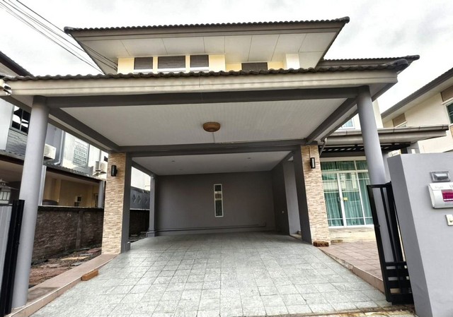 ให้เช่าบ้านเดี่ยว2ชั้น ใน เมืองทองธานี•บ้านเดี่ยว 52 ตรว.•พื้นที่ใช้สอย 182 ตร.ม.•3 ห้องนอน / 3 ห้องน้ำ  •1ห้องรับแขก  1ห้องครัว•แอร์ทุกห้อง จำนวน4เครื่อง•จอดรถได้ 2 คัน ส่วนกลางโครงการ•สระว่ายน้ำ•ฟิตเนสอยู่ถ.แจ้งวัฒนะ-ปากเกร็ด(เมืองทองธานี)  เข้า-ออกทะลุเส้นศรีสมาน เลียบคลองประปา สรงประภาได้ ใกล้ห้างเซ็นทรัลแจ้งวัฒนะ,ห้าแยกปากเกร็ด,บิ๊กซี,อิมแพคอารีน่า-เมืองทองธ�