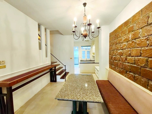 รัชดาภิเษก40-48 ให้เช่าทาวน์เฮาส์ 3 ชั้น BTSรัชโยธิน 800 ม.พร้อมเฟอร์ฯครบครัน 22ตร.วา. 264 ตร.ม.หรูมาก  ม.ราชภัฏจันทรเกษม 1.6 กม. 4 นอน 3 น้ำ เดอะแจ๊ส วังหิน 2.7 กม.แหล่งช้อปปิ้ง ถ.รัชดาภิเษก เหมาะกับพักอาศัย โฮมออฟฟิศ 37,999 B-M.Lux Ratchadaphisek40-48 BTS Ratchayothin. 800m. 3-story townhouse for rent fully furnished 22sq.wa. 264 sq.m. 1.6 km. from Chandrakasem Rajabhat University. 4 bed 3 bath Suitable for residence or home office. 37,999 B-M.. The Jazz Wanghin shopping center 2.7 km. away. Ratchadaphisek Road. ถ.รัชดาภิเษก พหลโยธิน แขวงจันทรเกษม เขตจตุจักร กรุงเทพมห�