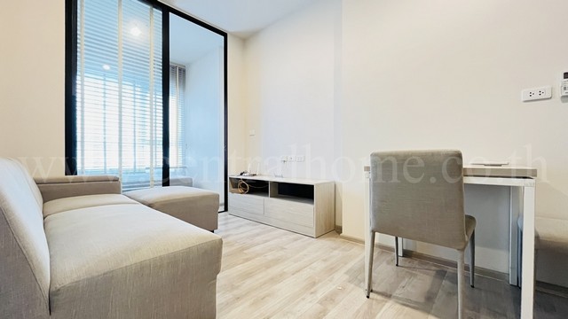 รหัสทรัพย์&nbsp; : 6402คอนโด นิช โมโน เมกะ สเปซ บางนา สมุทรปราการ&nbsp;ขายพร้อมผู้เช่า ราคาถูกที่ตั้ง : ถนนบางนา - ตราด กม.6 ตำบลบางแก้ว อำเภอบางพลี จังหวัดสมุทรปราการ 10540รายละเอียดทรัพย์- คอนโด 40 ชั้น ห้องอยู่ชั้นที่ 26 ขนาดห้อง 35.48&nbsp;ตารางเมตร- 2&nbsp;ห้องนอน, 1 ห้องน้ำ, 1 ห้องนั่งเล่น, 1 ครัว- เตียง+ที่นอน, ตู้เสื้อผ้า, โต๊ะเครื่องแป้ง, โซฟา, โต๊ะทานข้าว, ชั้นวางทีวี &nbsp;- แอร์ 2 เครื่อง, ไมโคร