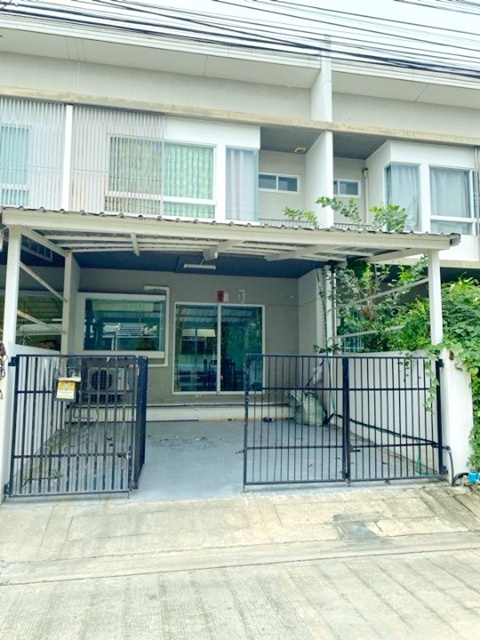 โลตัส  ประชาอุทิศ 900 ม. ให้เช่าทาวน์โฮม 2 ชั้น indy ตลาดประชาอุทิศ 90 800 ม. ติดถนน 18ตร.ว. 146ตร.ม. รร.นานาชาติสารสาสน์วิเทศศึกษา 1.3 กม. 2 นอน 3 น้ำ 11,998B-M. ตลาดแฟลต กทม. ทุ่งครุ 1 กม. แหล่งชุมชน หาของกินสะดวก เดินทางง่าย BTS ช้างเอราวัณ ถ.ประชาอุทิศ สุขสวัสดิ์Lotus PrachaUthit. 900m. Townhome for rent 2 stories 18sq.wa. indy 146sq.m. PrachaUthit90 800m. 2 bed 3 bath 11,998 B-M. Conveniently located near Sarasas Witead International School 1.3 km. Bangkok Flat Market Thung Khru and other amenities. Easy to find food. BTS Chang Erawan station Pracha Uthit Road and Suk Sawat area.ถ.ประชาอุทิศ สุ