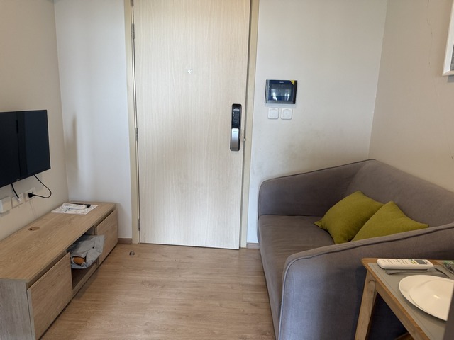 ขายคอนโดชีวาทัย เกษตร-นวมินทร์ ขนาด 25 ตารางเมตร ชั้น 8 1 ห้องนอน 1 ห้องน้ำ พร้อมเฟอร์นิเจอร์ โซฟา ชั้นวางทีวี เตียงที่นอน ตู้เสื้อผ้า เคาท์เตอร์ครัวทีวี ตู้เย็น ไมโครเวฟ เครื่องปรับอากาศ เครื่องทำน้ำอุ่นราคา 2,800,000 บาทTel.082-978-9988Line:  mooprasitที่ตั้ง: คอนโดชีวาทัย เกษตร-นวมินทร์  38 ถ. ประเสริฐมนูกิจ แขวงเสนานิคม เขตจตุจักร กรุงเทพมหานคร 10900https://maps.app.goo.gl/XvDrX7rwaimfnpep6ใกล้: มหาวิทยาลัยเกษตรศา�