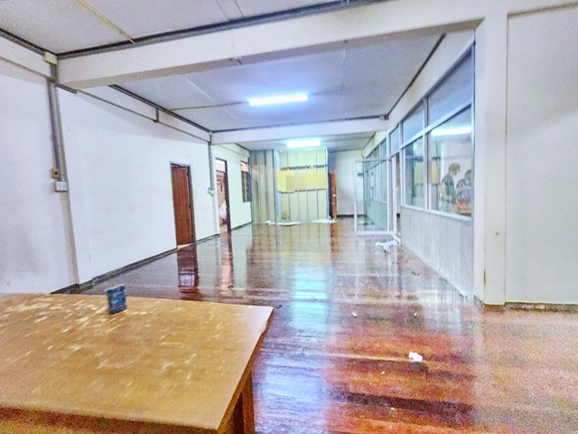 ทำเลนราธิวาส20-24 ให้เช่าโรงงาน โกดัง 552ตร.ม. Terminal21 พระราม 3 700ม.ค่าเช่าเฉลี่ยต่ำกว่า 90 บาทต่อตร.ม. สาธุประดิษฐ์ 12-20  และอาคารพาณิชย์  จันทน์ 41-45 ค่าเช่า 49,997 บาทต่อเดือนNarathiwat20-24 for rent. 552 Sqm. Terminal21 Rama3 700m away. rental rate below 90bpsq.m. Factory warehouse and commercial building  SathuPraditChan41-45 49,997baht per month.ใกล้เซ็นทรัล พระราม 3 เพียง 600 ม.พื้นที่ขนาดใหญ่ 551 ตร.ม. ค่าเช่าเฉลี่ยต่ำกว่า 90 บาทต่อตร.ม.ทำเลหายาก ราคาคุ้มค่า เหมาะทั้งโรงงาน คลังสินค้า ออฟฟิศ ห�