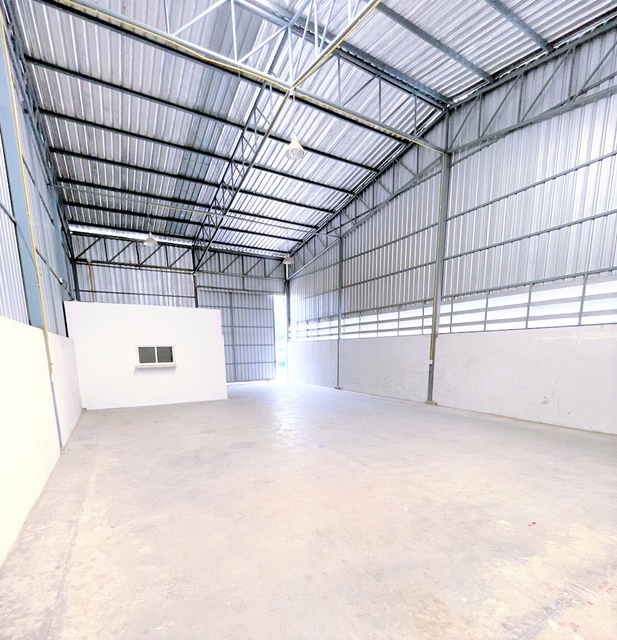 หลังสุดท้าย โกดังให้เช่า ปากเกร็ด นนทบุรี เลี่ยงเมืองปากเกร็ด อิมแพ็ค เมืองทองธานี 4กม. 180 ตร.ม 27,499 B-M วัดกู้ รถไฟฟ้าปากเกร็ด 1.8 กม. ติวานนท์ Last chance! Warehouse for rent in Pakkret Nonthaburi. 1.8km BTS Pakkret on Tiwanon Rd. Pakkret bypass Impact MuangThongThani. 4km  180sq.m. 27,499THB. near WatKu เชื่อมต่อถนนติวานนท์ ถนนแจ้งวัฒนะ ทางด่วนแจ้งวัฒนะ ถนนราชพฤกษ์ และถนนชัยพฤกษ์ เหมาะสำหรับใช้เป็นคลังสินค้า ศูนย์กระจายสินค้า หรือธุรกิจพร้อมออฟฟิศระบบไฟฟ้า 1 เฟส18