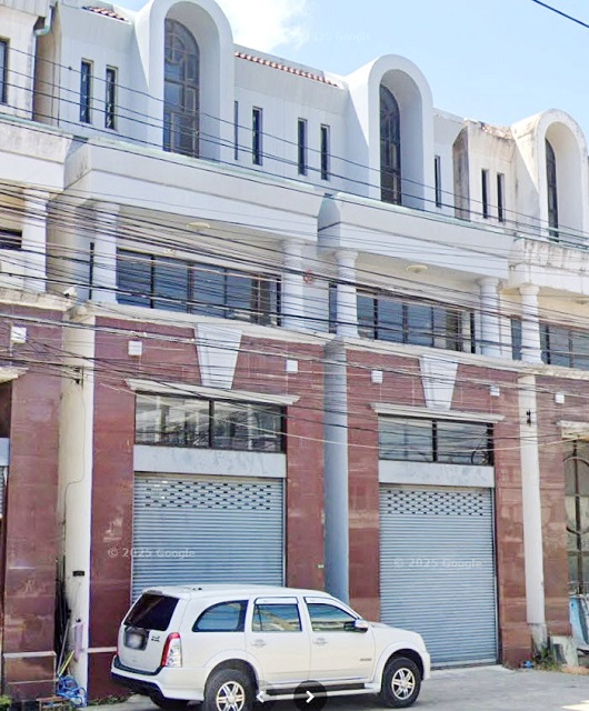 MRT หลักสอง 4 กม. ให้เช่าโฮมออฟฟิศ  3.5 ชั้น บ้านเปล่าพณิชยการธนบุรี 19 ตร.วา. 245 ตร.ม. 13,999 B-M. รร.นานาชาติไรซิ่งโอ๊คส์ 3 กม. บางแวก ทำเลทอง เหมาะสำหรับโฮมออฟฟิศ ฟรีแลนซ์ พักอาศัย แหล่งชุมชน บรรยากาศดี  3 นอน 3 น้ำ ตลาดแยกทศกัณฑ์ 600 ม.หาของกินง่าย  เดินทางสะดวก  แยก-ทศกัณฑ์ ถ.กาญจนาภิเษก Thonburi Commercial College MRT Lak Song. 4 km. Bang Waek Road 3.5-story home office for rent. Unfurnished 19 sq.wa. 245 sq.m. 13,999 B-M. 3 km to Rising Oaks International School. on  prime location. Ideal for home office freelance work or residential use. Good atmo