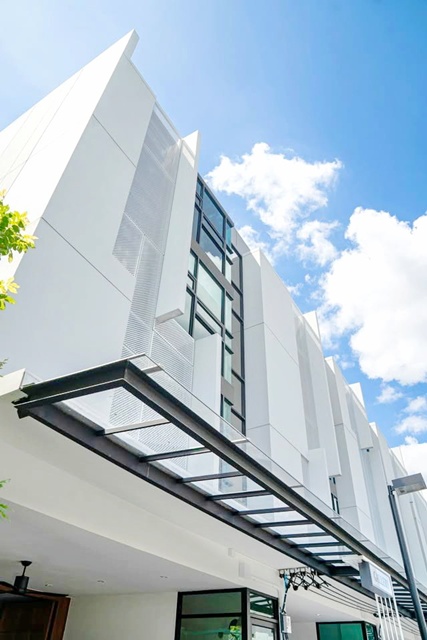 เพลินนารี่มอลล์ 750 ม.ให้เช่าสำนักงานใหญ่ระดับพรีเมียม 4 ชั้น 25 ตร.วา. 400ตร.ม. 67,998B-M. รร.นานาชาติกีรพัฒน์ 3 กม. เน้นความภูมิฐาน เหมาะเป็นสำนักงานใหญ่ SME 2 นอน 4 น้ำ  MRTวัชรพล 1.5กมเซ็นทรัล รามอินทรา แหล่งช้อปปิ้ง แยก-วัชรพล ถ.รามอินทรา 750 m. from Plearnary Mall Near Central Ramintra  Premium 4-story office space for rent 25 sq.wa. 400sq.m. 67,999B-M. 1.5 km. from MRT Wacharaphon 3 km. from Keerapat International School Elegant and suitable for SME offices 2 bed 4 bath shopping center Wacharaphon intersection Ramintra Road.ทางด่วนฉลองรัช  แยก-วัชรพล ถ.รามอินทรา �