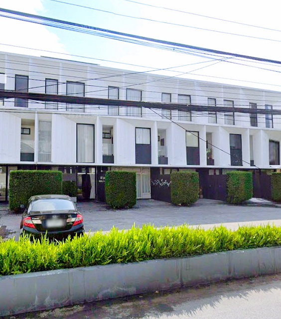 MRTวัชรพล 1.5กม.รร.นานาชาติกีรพัฒน์ 3 กม. เน้นความภูมิฐาน เหมาะเป็นสำนักงานใหญ่ SME 2 นอน 4 น้ำ เพลินนารี่มอลล์ 750 ม.ให้เช่าสำนักงานใหญ่ระดับพรีเมียม 4 ชั้น 25 ตร.วา. 400ตร.ม. 67,999B-M. เซ็นทรัล รามอินทรา แหล่งช้อปปิ้ง แยก-วัชรพล ถ.รามอินทรา Premium 4-story office space for rent 25 sq.wa. 400sq.m. 67,999B-M. 1.5 km. from MRT Wacharaphon 3 km. from Keerapat International School Elegant and suitable for SME offices 2 bed 4 bath 750 m. from Plearnary Mall Near Central Ramintra shopping center Wacharaphon intersection Ramintra Road.ทางด่วนฉลองรัช  แยก-วัชรพล ถ.รามอินทรา ว