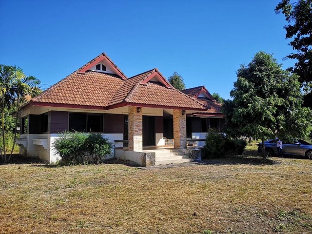 ขายบ้านพร้อมที่ดิน แถวบ้านดู่ ซอยประตู4 ราชภัฏเชียงราย เนื้อที่ 1ไร่ 1งาน 23ตรว  3ห้องนอน 3ห้องน้ำ  1ห้องรับแขก 1ห้องโถง 1ครัว พร้อมเฟอร์นิเจอร์ ห่างสนามบินเชียงราย 10นาที ห่างเมือง 15นาที -  ใกล้สนามบินเชียงราย-  ติดราชภัฏเชียงราย(ประตู4)-  ใกล้บ้านดำ-  ใกล้ ม.แม่ฟ้าหลวงขายราคา 8.9 ล้าน สนใจติดต่อสอบถามรายละเอียด 0845246596 0999163959 Line: tamoo1