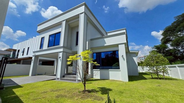 โซนสันทราย ขาย 6.85 ล้าน 130 ตรว. บ้านใหม่ 2 ชั้น เนื้อที่กว้างขวาง ทำเลดี ใกล้ห้าง #ริมปิงเมต้ามอลล์ เชียงใหม่ ตรงข้ามตลาดแม่กวง เข้า–ออกสะดวก เพียง 350 ม. จากถนนสาย 118 #น้ำไม่ท่วม รายละเอียดบ้านพื้นที่ใช้สอย 263 ตร.ม.++ที่ดิน 130 ตร.วา4 ห้องนอน | 5 ห้องน้ำ ทุกห้องนอนมี ห้องน้ำส่วนตัวห้งรับแขกแยกเป็นสัดส่วนห้องครัว + ห้องรับประทานอาหาร กว้างขวางห้องเก็บของห้องซักรีดจอดรถ 2 คั�