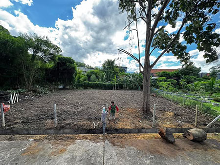 ขายที่ดิน ใกล้มีโชคพลาซ่า 600ม. แปลงสี่เหลี่ยม สวยๆ พร้อมสร้างบ้านได้เลย 106 ตรว.ขาย 3 ลบ.ต.หนองจ๊อม อ.สันทราย เชียงใหม่ เงียบสงบ ไม่วุ่นวาย เหมาะกับการสร้างเป็นที่อยู่อาศัย  เดินทางสะดวก น้ำไม่ท่วม ถนนซีเมนต์หน้าที่ดินทำเลใกล้เมือง / ใกล้โรงพยาบาลลานนา , รพ.นครพิงค์ ใกล้เซ็นทรัลเฟสติวัล 4 กม.