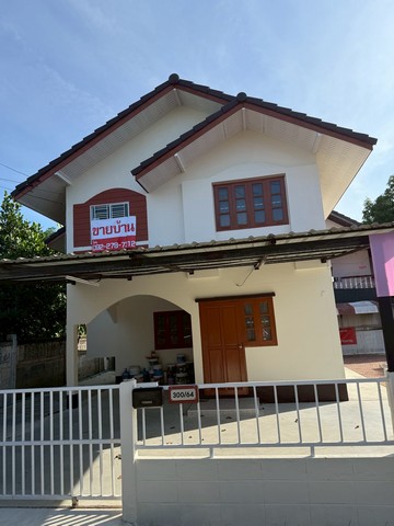 ขาย บ้านเดี่ยว ฉลองกรุง 2 เนื้อที่ 60 ตารางวา พร้อมอยู่ รีโนเวทใหม่ 2 ห้องนอน 2 ห้องน้ำราคา 3,600,000 บาท ที่อยู่ ซ.ฉลองกรุง 2 แขวงลำปลาทิว เขตลาดกระบัง จังหวัดกรุงเทพมหานคร เนื้อที่ 60 ตร.วาห่างจากถนนใหญ่เพียง 300 เมตร มีป้ายรถประจำทางหน้าปากซอย บ้านปรับปรุงใหม่ 2 ชั้น 2 ห้องนอน 2 ห้องน้ำ 1 ห้องนั่งเล่น มีเนื้อที่เหลือสำหรับต่อเติม- ใหม่ ระบบท่อระบายน้ำรอบบ้าน และเทปูนรอบบ้�