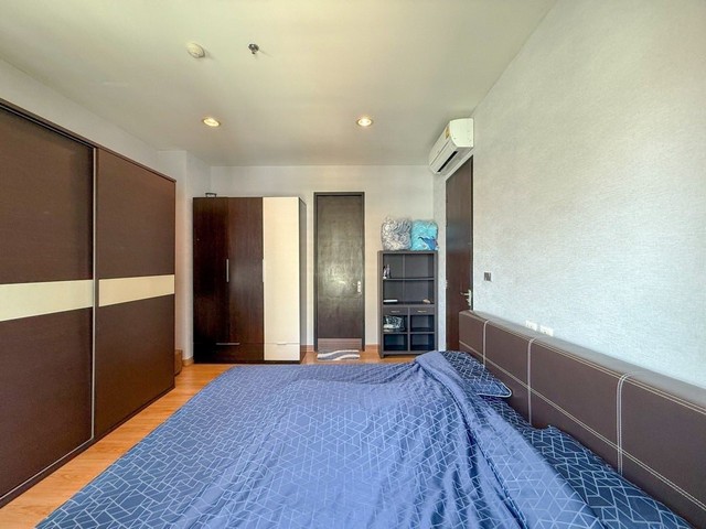 ให้เช่า คอนโดตกแต่งพร้อมอยู่ โครงการ Baan Klang Krung Siam Pathumwan Condominium เขตราชเทวี กรุงเทพรหัส TTR2628 ขนาด 84.5ตารางเมตร 2 ห้องนอน 2 ห้องน้ำ  ชั้น17, ไม่บล็อกวิว ซึ่งตั้งอยู่ในเขตราชเทวี ใกล้ BTS ราชเทวี และ ใกล้ ARL พญาไท  ข้อมูลสิ่งอำนวยความสะดวกต่างๆ:ตู้เย็นไมโครเวฟเครื่องซักผ้า เครื่องอบผ้าโทรทัศน์เตาไฟฟ้าอ่างอาบน้ำระเบียงทีวีพื้นที่ส่วนกลาง:ฟิตเนสสระว่ายน้ำเซาว์น่าสวนกล้องวงจรป�