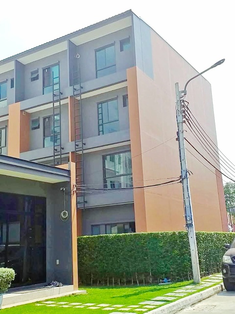 ถ.เพชรเกษม77-81 ให้เช่าอาคารพาณิชย์ 3.5 ชั้นหลังริม 28 ตร.วา.350 ตร.ม. ม.เอเชียอาคเนย์ 2.8 กม. 5 นอน 3 น้ำ ทำเลศักยภาพ ตกแต่งสวย สไตล์ล้อฟทันสมัย เหมาะกับเปิดธุรกิจร้านกาแฟ สปา รร.กวดวิชา ตลาดอุ่นเรือน 1.1 กม. 24,999 B-M. เดินทางง่าย MRT หลักสอง 7 กม.  มาเจริญ โฮมโปร เพชรเกษม 2.5 กม. Phetkasem77-81 Road. Commercial building for rent 3.5 stories end unit 28 sq.wa. 350 sq.m. 2.5 km. from HomePro Phetkasem. 5 bed 3 bath Prime location. Beautifully decorated in a modern loft style. Suitable for businesses such as a coffee shop spa tutoring school etc. 1.1 km. from Aun Ruean Market. 24,999  B-M.  E