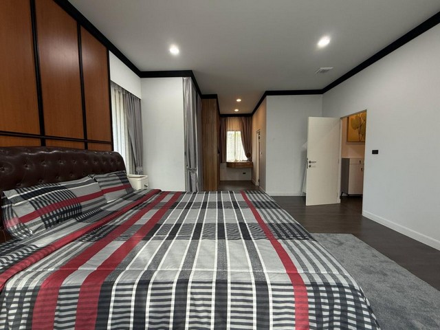 ให้เช่าบ้านเดี่ยว 2 ชั้น โครงการ เศรษฐสิริ กรุงเทพกรีฑา 2 Setthasiri-Krungthep Kreetha ถนนกรุงเทพกรีฑารหัส NO453ค่าเช่า 120,000 บาท/เดือน มัดจำ 2 เดือน ล่วงหน้า 1 เดือน สัญญาขั้นต่ำ1 ปีติดต่อ คุณช่อผกา 0616198565 LINE 0616198565หากไม่รับสาย รบกวนขอความกรุณาลูกค้า @line ทิ้งรูปและข้อมูลไว้นะคะhttps://line.me/ti/p/zu0mm-ozFX- พื้นที่ใช้สอย 336 ตรม- ขนาด 4 ห้องนอน 4 ห้องน้ำ- 3 ที่จอดรถ EV Charger- เครื่องใช้ไฟฟ้า แอร์, ไมโคาเวฟ, ตู้เย็น, เครื่องค�