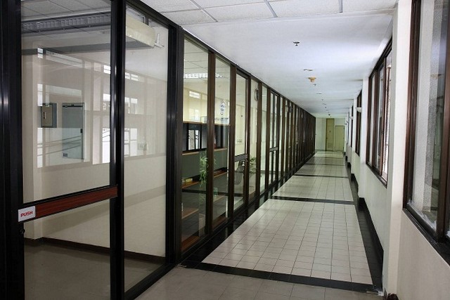 ออฟฟิศให้เช่าสุรวงศ์ สีลม บางรัก อาคารกิจพาณิชย์ รถใต้ดินสถานีศาลาแดง สุริยวงศ์ เขตบางรัก  ขนาดพื้นที่ให้เช่าเริ่ม 70  ตรม.ขึ้นไป  O2,512,59O9,  O84,543,4833ดูข้อมูลอาคารอื่นที่ www.irentoffice.com ยินดีรับฝากขาย-ให้เช่าสำนักงานค่าประกันการเช่า    3    เดือนค่าเช่าล่วงหน้า      1    เดือนสัญญาการเช่าสำนักงาน3ปีขนาดพื้นที่ให้เช่า 70 ตารางเมตรขึ้นไปขนาดพื้นที่และค่าใช้จ่ายต่างๆ อาจมีการปรับเป�