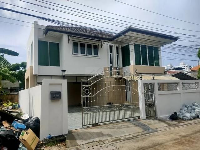 PB5962ให้เช่า บ้านเดี่ยว ย่านพัฒนาการ – ศรีนครินทร์ หมู่บ้านเคหะนคร3 ซอยพัฒนาการ50 เขตสวนหลวงติดต่อ คุณปอ : 061 619 8565ID line: 061 619 8565แอดไลน์กดที่ลิงค์นี้ได้เลยครับ : https://line.me/ti/p/zu0mm-ozFXติดต่อ คุณบิว : 081 252 3279 ID line: 061 787 9691แอดไลน์กดที่ลิงค์นี้ได้เลยครับ : https://line.me/ti/p/SR5Ehdv_q-ราคาเช่า 55,000 บาท/เดือน ประกัน 2 ล่วงหน้า 1 สัญญาเช่า 1 ปีราคาขาย 10.5 ล้านบาท ค่าโอน คนละครึ่งบ้านเดี่ยว 2 ชั้น หมู่บ้านเคหะนคร 3 ซอยพัฒนากา