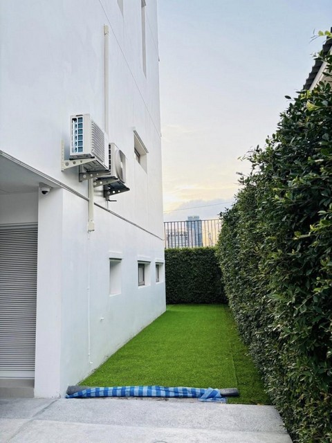 ขาย ให้เช่า โฮมออฟฟิศ 4 ชั้น โครงการ ลักซ์ LUXE 35 Luxury Townhome ซอยลาดพร้าว35 ใกล้ BTSสายสีเหลือง สถานีภาวนารหัส NO451ราคาขาย 22,900,000 บาท ค่าโอนคนละครึ่งราคาเช่า 150,000 ประกัน2 ล่วงหน้า 1 ติดต่อ คุณช่อผกา 0616198565 LINE 0616198565หากไม่รับสาย รบกวนขอความกรุณาลูกค้า @line ทิ้งรูปและข้อมูลไว้นะคะhttps://line.me/ti/p/zu0mm-ozFX- เนื้อที่ 53.8 ตารางวา พื้นที่ใช้สอย 400 ตารางเมตร- จำนวน 4 ชั้น 3 ห้องนอน 5 ห้องน้ำ 1 ห้องแม่บ้านห้องน้ำในตัว-