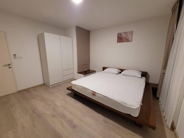 ให้เช่า บ้านทาวน์โฮม 2ชั้น โครงการ indy อินดี้ บางนา รามคำแหง 2 ใกล้เมกาบางนา ใกล้ Mega Bangnaราคาเช่า 42,000 บาท/เดือน ประกัน 2 ล่วงหน้า 1รหัส NO449ติดต่อ คุณช่อผกา 0616198565 LINE 0616198565หากไม่รับสาย รบกวนขอความกรุณาลูกค้า @line ทิ้งรูปและข้อมูลไว้นะคะhttps://line.me/ti/p/zu0mm-ozFX- ขนาดที่ดิน 27.3 ตร.ว. พื้นที่ใช้สอย 122 ตร.ม. พร้อมสวนหลังบ้านส่วนตัว- 3 ห้องนอน · 3 ห้องน้ำ ที่จอดรถ 2 คัน- บ้านตกแต่งครบ พร้อมเข้าอยู่ทันที ฟร�