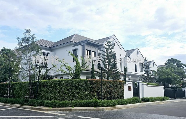 CC1454ให้เช่า บ้านเดี่ยวหรู2ชั้น Nantawan พระราม9 กรุงเทพกรีฑาตัดใหม่โครงการใหม่Land & HousesNear Wellington International School ##  ให้เช่า ##Please directly contact : K.โบว์  083-782-4962ให้เช่า บ้านเดี่ยวนันทวันพระรามเก้า-กรุงเทพกรีฑาตัดใหม่ Nantawan Rama 9-New Krungthepkreetha ใกล้จุดขึ้นลงทางด่วนศรีรัชฯ ใกล้วงแหวนกาญจนาภิเษกด้านหน้าหันทิศเหนือ แปลงมุม ติดคลับเฮ้าส์ ขนาด 140 ตารางวาพื้นที่ใช้สอย 449 ตารางเมตร5ห้องนอน   6ห้องน้ำ1ห้องแม่บ้าน 2ห้�