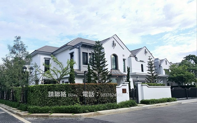 CC1454ให้เช่า บ้านเดี่ยวหรู2ชั้น Nantawan พระราม9 กรุงเทพกรีฑาตัดใหม่โครงการใหม่Land & HousesNear Wellington International School ##  ให้เช่า ##Please directly contact : K.โบว์  083-782-4962ให้เช่า บ้านเดี่ยวนันทวันพระรามเก้า-กรุงเทพกรีฑาตัดใหม่ Nantawan Rama 9-New Krungthepkreetha ใกล้จุดขึ้นลงทางด่วนศรีรัชฯ ใกล้วงแหวนกาญจนาภิเษกด้านหน้าหันทิศเหนือ แปลงมุม ติดคลับเฮ้าส์ ขนาด 140 ตารางวาพื้นที่ใช้สอย 449 ตารางเมตร5ห้องนอน   6ห้องน้ำ1ห้องแม่บ้าน 2ห้�