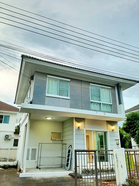 จัดเต็มเฟอร์ฯ เครื่องใช้ไฟฟ้า สุวรรณภูมิ เฟส2 ให้เช่าบ้านเดี่ยวสุดหรู 2 ชั้น ถ.ร่มเกล้า2-8 ลด37% จาก 35,000 เหลือ 21,998B-M MRTเคหะรามคำแหง 1.7 กม.  51 ตร.วา. 210 ตร.ม. รร.ร่วมฤดีวิเทศศึกษา 1.0 กม.วิวสวน อากาศดี ร่มรื่น  2 น้ำ  3 นอน เหมาะกับพักอาศัย โฮมออฟฟิศตลาดเคหะ รามคำแหง 1.2 กม. แยกเคหะร่มเกล้า- รามคำแหง1km. from Ruamrudee Inter Sch. Luxury 2-story detached house for rent Suvarnabhumi Phase2 Romklao Rd.2-8. 37% discount from 35,000 to 21,998THB. B-M  fully furnished with appliances 51 sq.wa. 210 sq.m.  Garden view good air shady 2 bath 3 bed Suit