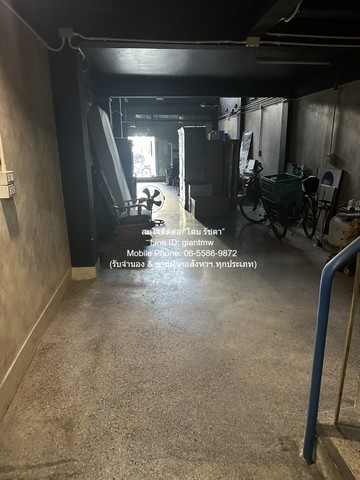 DSL-1007.2สนใจต่อ: โดม รัชดา (Exclusive Contract)โทร: 065-586-9872ไลน์ไอดี: giantmw หรือ @yem0202nF/B: https://bit.ly/3vdegO8Fanpage: https://bit.ly/488TrlD.ให้เช่าอาคารพาณิชย์ 5.5 ชั้น 2 คูหา บนเนื้อที่ 42.40 ตร.ว. ติดถนนเดโช (สีลม) ราคา 140,000 บาท.รายละเอียดทรัพย์: อาคารพาณิชย์ 5.5 ชั้น (มีดาดฟ้า) จำนวน 2 คูหาติดกัน (ไม่ได้ตีทะลุ) บนเนื้อที่ 42.40 ตร.ว. และมีพื้นที่ใช้สอย 1,018 ตร.ม..จุดเด่นของทรัพย์: เป็นทรัพย์ที่ตั้งอยู่ในทำเลใจกลางเมือง (CBD) ใกล้ทางด่วน รถไฟฟ้า