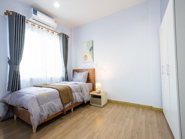 ให้เช่า ทาวน์โฮม 3 ชั้น บ้านกลางเมือง Banklangmueng  ลาดพร้าว 71 นาคนิวาส 34 เฟอร์นิเจอร์พร้อมเข้าอยู่*** ราคาเช่า 38,000 บาท/เดือน ประกัน 2 เดือน, ล่วงหน้า 1 เดือน สัญญาขั้นต่ำ 1 ปี- เลี้ยงสัตว์ได้เฉพาะโซนนอกบ้านเท่านั้นติดต่อ คุณช่อผกา 0616198565 LINE 0616198565หากไม่รับสาย รบกวนขอความกรุณาลูกค้า @line ทิ้งรูปและข้อมูลไว้นะคะhttps://line.me/ti/p/zu0mm-ozFXทาวน์โฮม 3 ชั้น บ้านกลางเมือง ลาดพร้าว 71 (นาคนิวาส 34) เงียบสงบ เ�