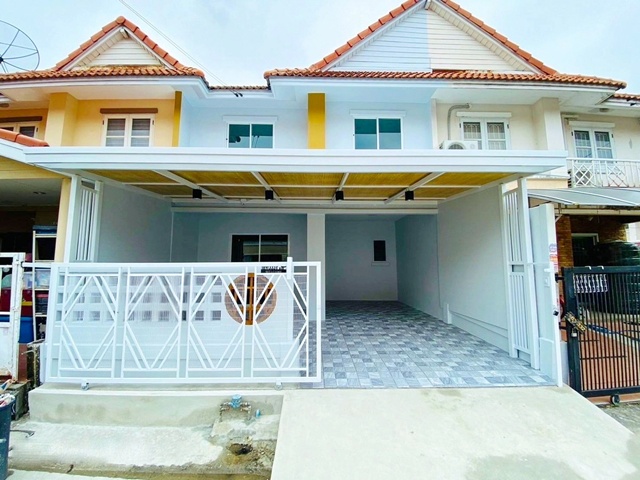 ตลาดนิคมบางปู 800 ม. แพรกษา-นิคมบางปู บางปูกอล์ฟ แอนด์ สปอร์ต 1.9กม.ให้เช่าทาวน์เฮ้าส์ 2 ชั้น รีโนเวทใหม่ทั้งหลัง สวย น่าอยู่ 18 ตร.วา.145 ตร.ม. 10,998 B-M. รร.ปทุมคงคา 2.2 กม. เหมาะกับโฮมออฟฟิศ พักอาศัย 3 นอน 2 น้ำ ของกินเพี๊ยบ เดินทางเข้า-ออกสะดวก นิคมอุตสาหกรรมบางปู ถ.สุขุมวิท แพรกษา BangPu Industry Market 800m. Phraeksa-BangPu Industry BangPu Golf & Sport 1.9km. 2-story townhouse for rent newly renovated beautiful and comfortable 18 sq.wa. 145sq.m. 10,998B-M. Pathum Khongka School 2.2 km. Suitable for home office or residence 3bed 2bath  Plenty of fo