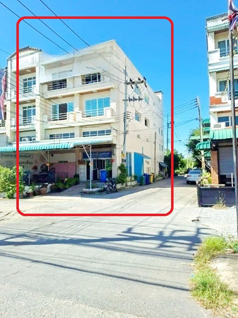 ให้เช่าอาคารพาณิชย์ 4 ชั้น 2 คูหาตีทะลุกัน 42 ตร.วา.เดอะศาลายา เลเชอร์ ปาร์ค 750 ม.670 ตร.ม. ริมถนนใหญ่ ม.มหิดล ศาลายา 2.5 กม. 10 นอน 6 น้ำ 34,999 B-M.  เหมาะทำเป็นออฟฟิศ ค้าขาย กวดวิชา ตลาดศาลายา 1.6 กม แหล่งชุมชน  เดินทางสะดวก ถ. ศาลายา-บางภาษีThe Salaya Leisure Park.750m. 4-story commercial building for rent 2 adjoining units 42 sq. wa. 670 sq.m. on the main road near Mahidol University Salaya 2.5 km. 10 bed 6 bath 34,999 B-M. Suitable for offices retail tutoring centers. Located 1.6 km. from Salaya Market in a vibrant community with convenient access via Salaya-Bang Phasi Road. ถ.พุทธมณฑล  ศาลายา-บางภ�