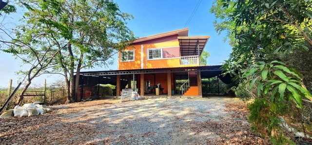 ขายบ้าน ม.สวนเอก ถ.ลาดหลุมแก้ว-บางเลน จ.นครปฐมรหัสทรัพย์ :16583ประเภท :บ้านเดี่ยว / บ้านแฝดโครงการ :หมู่บ้านสวนเอก ถ.ลาดหลุมแก้ว-บางเลน จ.นครปฐมที่ตั้ง :ถ.ลาดหลุมแก้ว-บางเลน ต.บางภาษี อ.บางเลน จ.นครปฐมโซน :โซน Eเนื้อที่ :112 ตร.ว.พื้นที่ใช้สอย :118 ตร.ม.ห้องนอน :4 ห้องห้องน้ำ :4 ห้องห้องอื่น ๆ :ห้องจำนวนชั้น :2 ชั้นชั้นบน :กระเบื้องชั้นล่าง :กระเบื้องที่จอดรถ :5 คันขายบ้านเดี่ยว 2 ชั้น