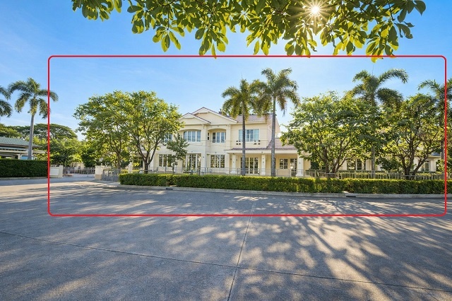 วัชรพล-รามอินทรา 152ตร.วา 500ตร.ม.MRT วัชรพล 2.1กม.ให้เช่า-ขาย คฤหาสน์หรู 2 ชั้น 2 หลังใหญ่ติดกัน  6นอน 4น้ำ 69,999 B-M ขาย 19.99 ล้าน พร้อมเฟอร์ บิ้วท์อินครบ ตลาดถนอมมิตร 1.4 กม. MRT Wacharaphon 2.1km. Wacharaphon-Ramintra. 152sq.wa 500sq.m. For rent or sale Two large side-by-side 2-story mansions 6bed 4bath 69,999THB-month. Sale price 19.99 million THB. Fully furnished with built-in furniture. Thanommit Market 1.4 km.ที่ตั้ง:  ถนนวัชรพล แขวงท่าแร้ง เขตบางเขน กรุงเทพมหานครคมนาคมสะดวก เชื่อมทางด่วนรามอินทรา-อาจณรงค์ มอเตอร์เวย์ และห้าแยกว