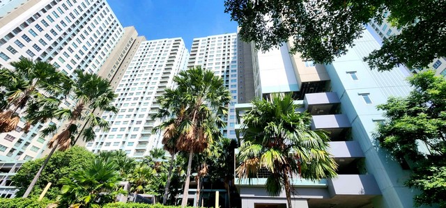 คอนโดลุมพินีพาร์ค รัตนาธิเบศร์-งามวงศ์วาน ถ.รัตนาธิเบศร์รหัสทรัพย์ :16552ประเภท :คอนโดมิเนียมโครงการ :ลุมพินีพาร์ค รัตนาธิเบศร์-งามวงศ์วานที่ตั้ง :ถนนรัตนาธิเบศร์ ต.บางกระสอ อ.เมือง จ.นนทบุรีโซน :โซน Dเนื้อที่ :- ตร.ว.พื้นที่ใช้สอย :26.13 ตร.ม.ขายคอนโด สูง 30 ชั้น อยู่ชั้น 7 อาคารซี พื้นที่ใช้สอย 26.13 ตร.ม. มี 1 ห้องนอน 1 ห้องน้ำ แอร์ 1 ตัว พื้นลามิเนต ทำเลดี วิวสวย วิวสระว่ายน้ำจุด