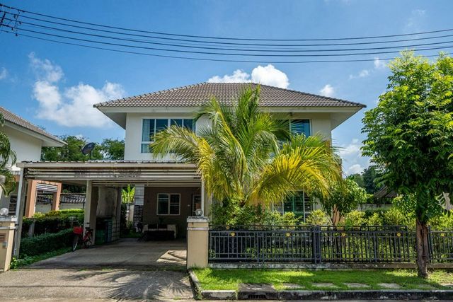 สุดคุ้ม ขาย 3.8 ล้าน 62.6 ตรว. #กาญจน์กนก2 #ดอยสะเก็ด บ้านเดี่ยว 2 ชั้น #เฟอร์นิเจอร์บางส่วน #บ้านสภาพดี พร้อมเข้าอยู่ เหมาะสำหรับครอบครัวที่ต้องการพื้นที่ใช้สอยกว้างขวางรายละเอียดตัวบ้านพื้นที่ใช้สอย 180 ตร.ม.ที่ดินขนาด 62.6 ตร.ว.3 ห้องนอน3 ห้องน้ำ (ห้องน้ำในตัวมาสเตอร์รูม, ห้องน้ำครอบครัว, ห้องน้ำแขกชั้นล่าง)พื้นที่นั่งเล่นและรับประทานอาหารแบบโอเพนแปลนห้องครัวเฟอร์�