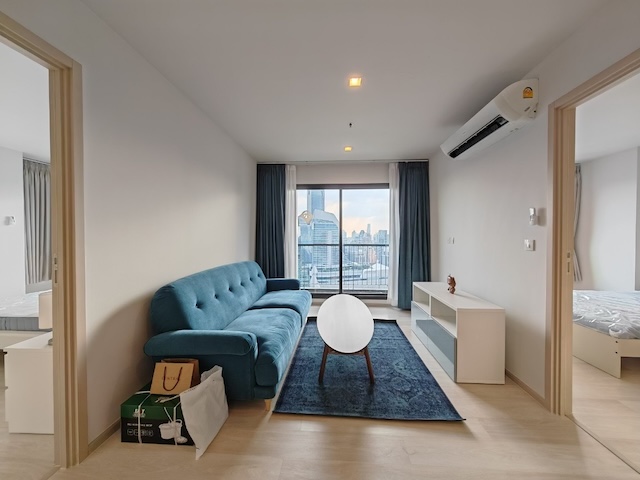 Life One Wireless Clean Spacious Comfortable 41st Floor BTS Phloen Chit