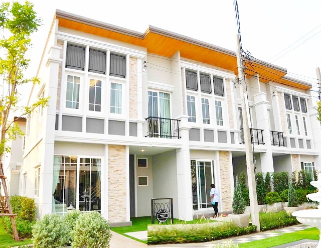 MRT แยกติวานนท์ 1.6กม.วงศ์สว่าง รัชดา ให้เช่าทาวน์โฮม 2 ชั้น แปลงมุม 4นอน 3 น้ำ  ตลาดสดวงศ์สว่าง 1.6 กม.