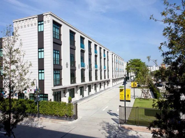 ขายโฮมออฟฟิศ 4 ชั้น ทำเลทอง โครงการ Chic District รามคำแหง 53 เชื่อมลาดพร้าว 112 **ขายถูกกว่าซื้อโครงการ 