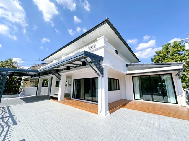 รามคำแหง160-166 RIS Inter Sch.2.1กม. รถไฟฟ้ามีนพัฒนา 2.8 กม. ให้เช่าคฤหาสน์ ลาดกระบัง  90ตร.วา 4นอน 4น้ำ สนามบินสุวรรณภูมิ 8 กม.