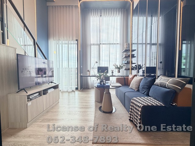 M 0404ขายดาวน์ คอนโด Origin Place แจ้งวัฒนะ (ขายขาดทุน)ขายดาวน์(ขาดทุน) คอนโด Origin Place แจ้งวัฒนะ ชั้น 20 อาคาร Z / เนื้อที่ 25.95 ตารางเมตร / เพดานสูง 4.2 เมตร ชั้นที่เป็นห้องนอน 10 ตารางเมตรราคาหน้าสัญญาโครงการ 3,290,000 บาททำเลศักยภาพใจกลางแจ้งวัฒนะ เดินทางสะดวก ใกล้รถไฟฟ้า ใกล้ทางด่วน รายล้อมด้วยห้างสรรพสินค้าและสิ่งอำนวยความสะดวกครบครันรายละเอียดห้อง•ห้อง Loft Style 2 ชั้น ขนาด 25.95 ตร.ม./ เพดานส